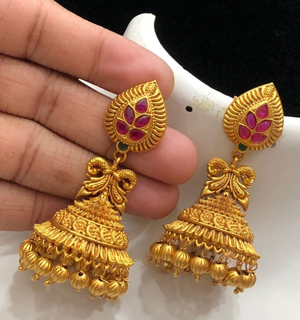 Gold earrings for bride on sale designs